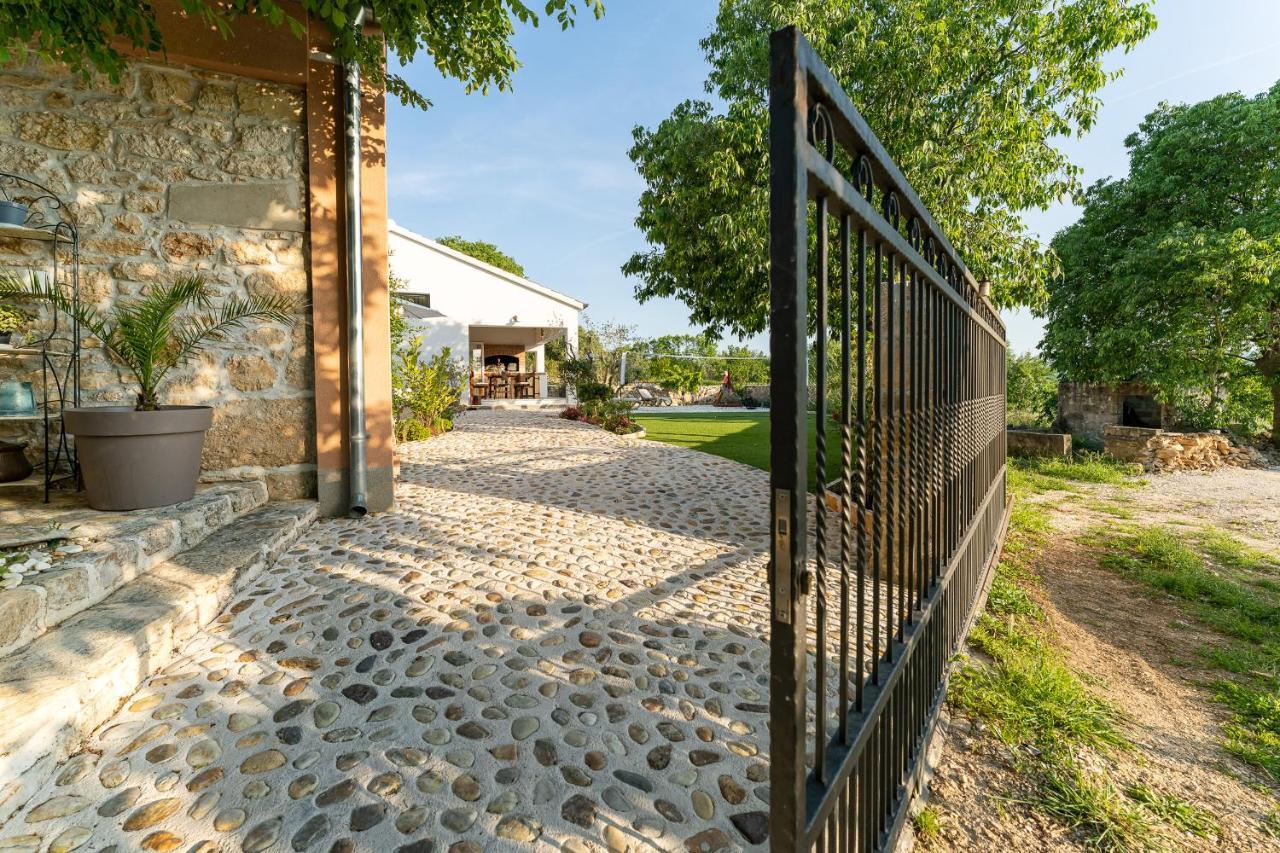 Holiday Home - Villa Thorak Anić Exterior foto
