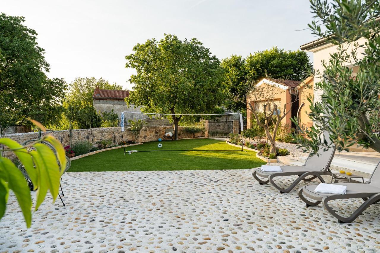 Holiday Home - Villa Thorak Anić Exterior foto