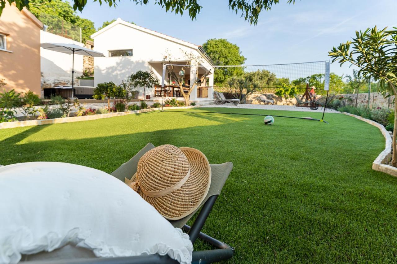 Holiday Home - Villa Thorak Anić Exterior foto